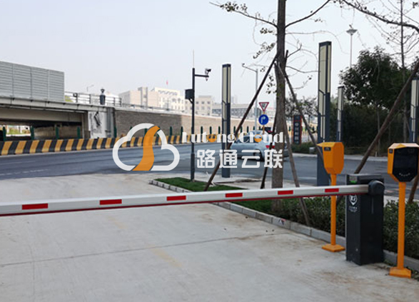 【路通云联】安装重庆无人值守停车场系统的好处有哪些？