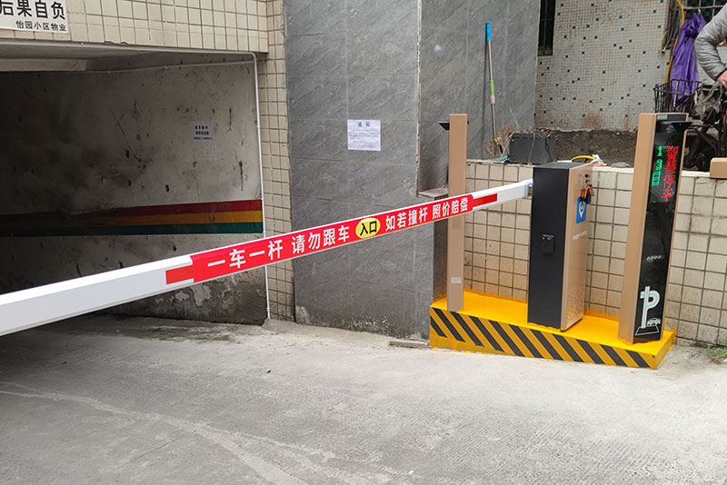 停车场车牌识别系统如何实现车牌识别？