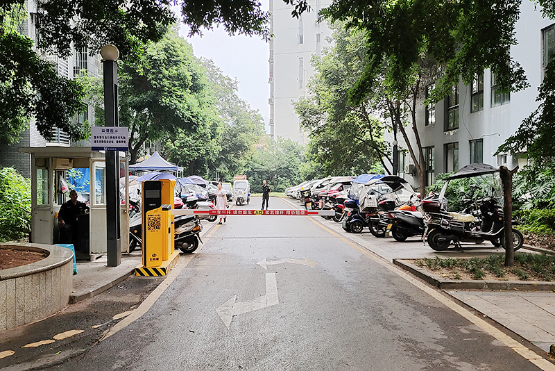室外停车场车牌识别系统和道闸设备时要注意哪些问题
