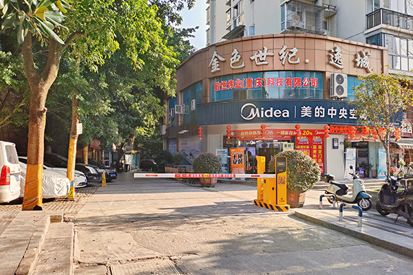 油车占充电位？停车场充电区装车牌识别系统就够了